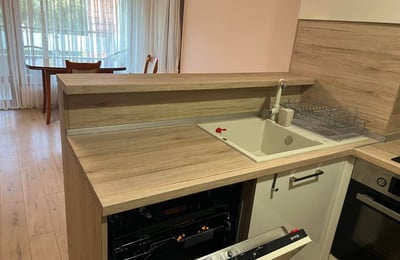 Location d’un appartement lumineux de 2 pièces, quartier Zelenika, Varna, Bulgarie